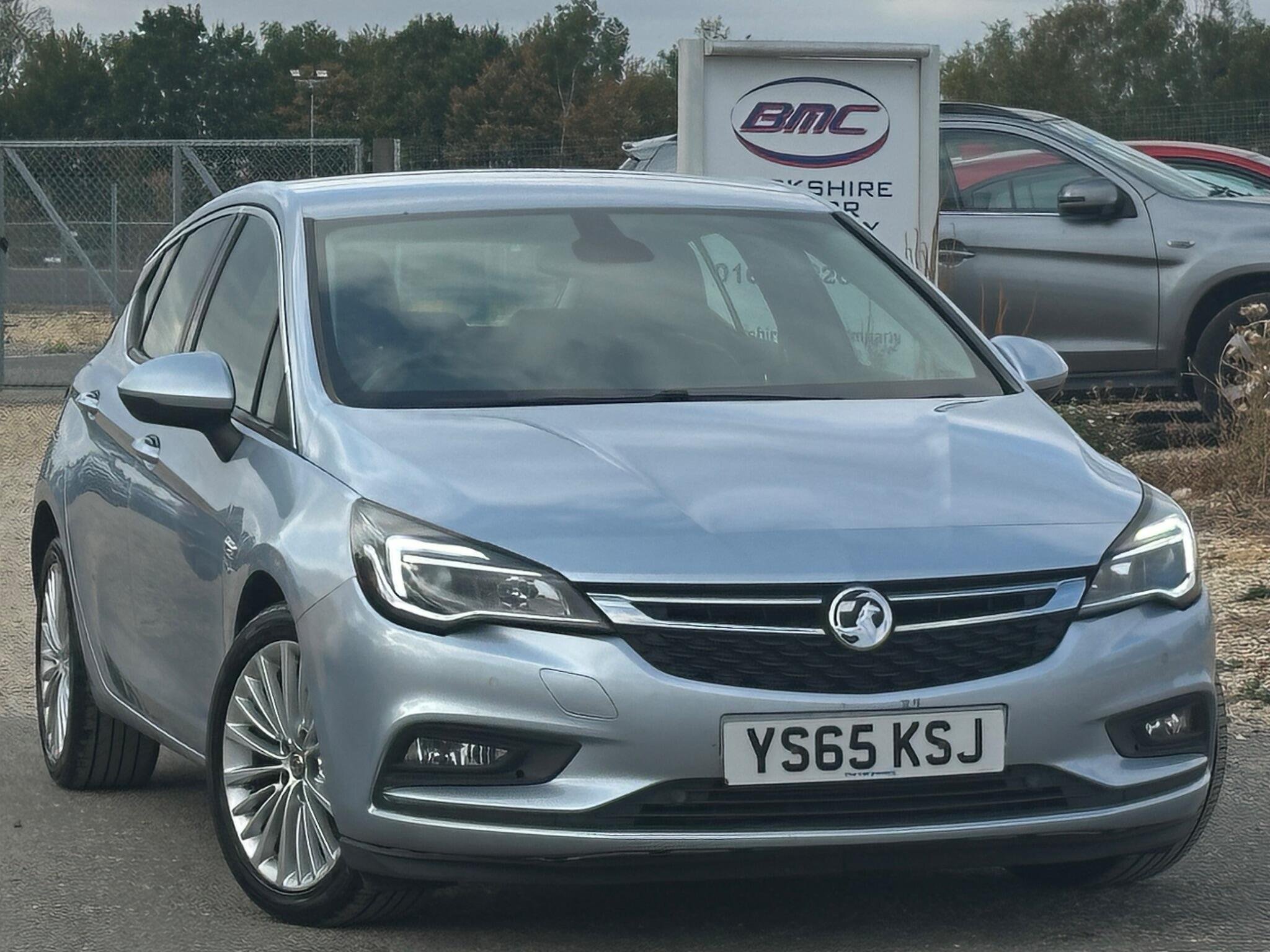 Vauxhall Astra listing photo